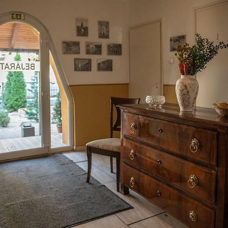Ambrozia Szallashely Es Etterem Miskolc Exteriör bild