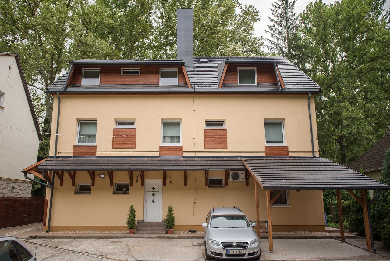 Ambrozia Szallashely Es Etterem Miskolc Exteriör bild