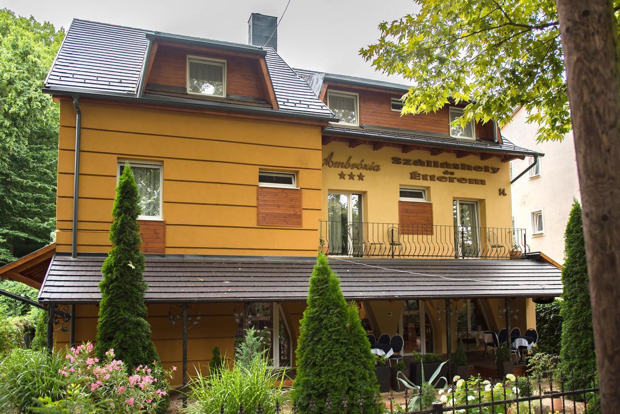 Ambrozia Szallashely Es Etterem Miskolc Exteriör bild