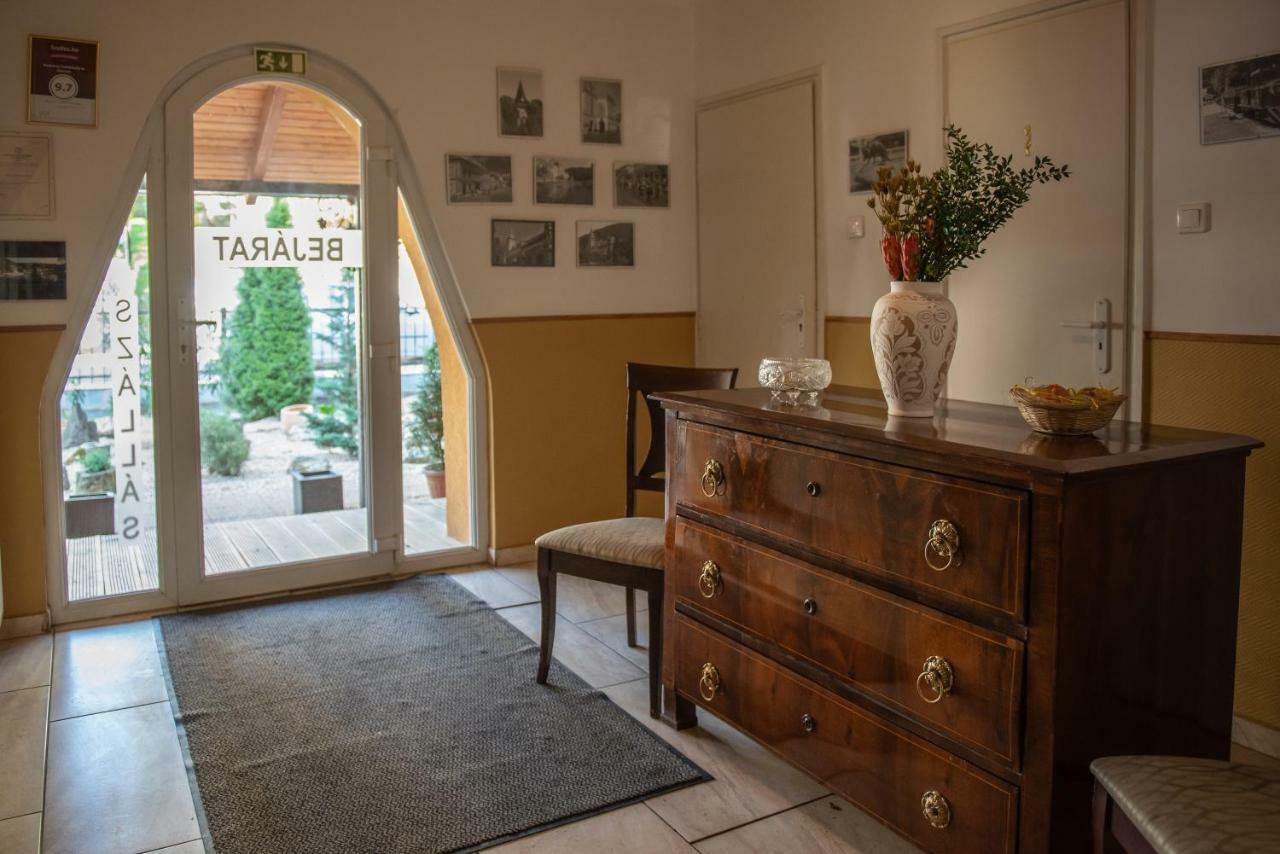Ambrozia Szallashely Es Etterem Miskolc Exteriör bild