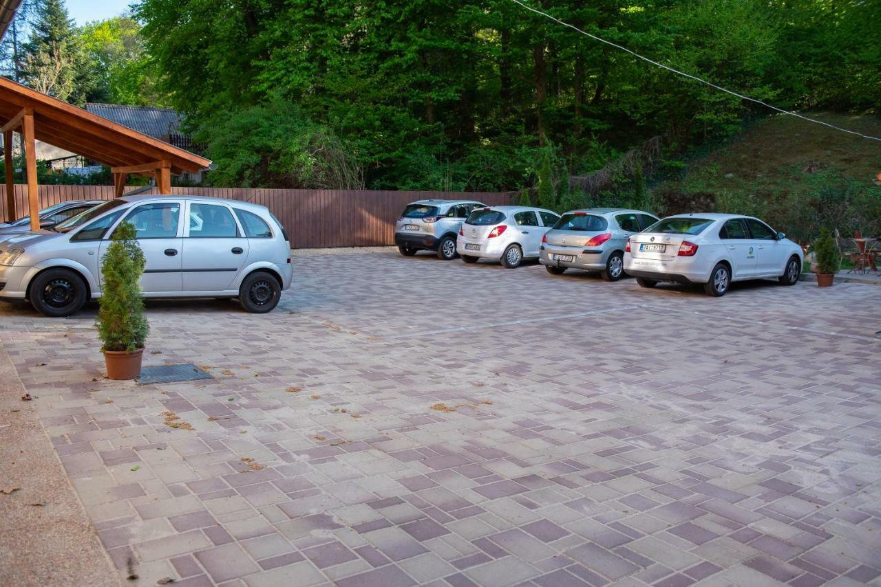 Ambrozia Szallashely Es Etterem Miskolc Exteriör bild