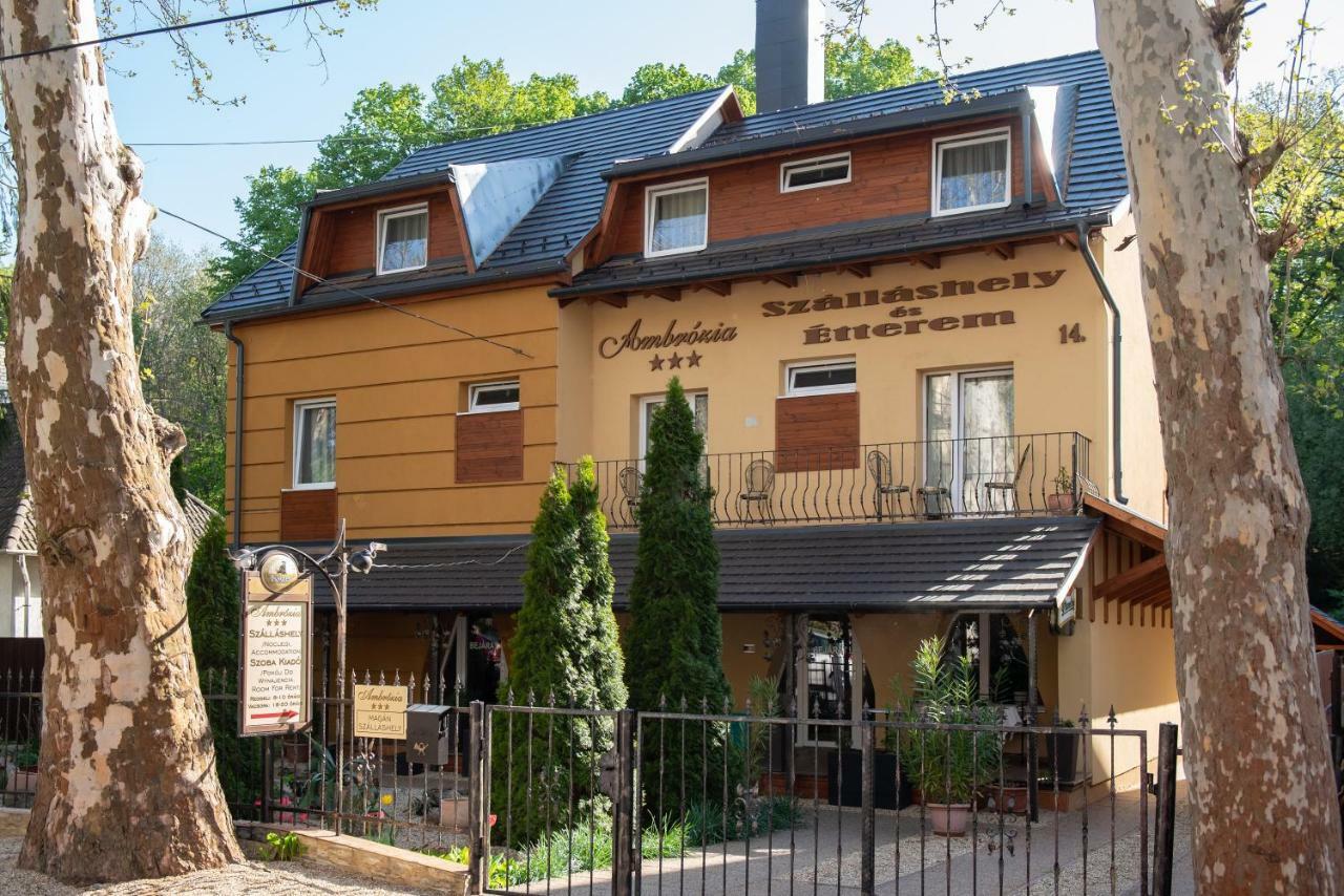 Ambrozia Szallashely Es Etterem Miskolc Exteriör bild