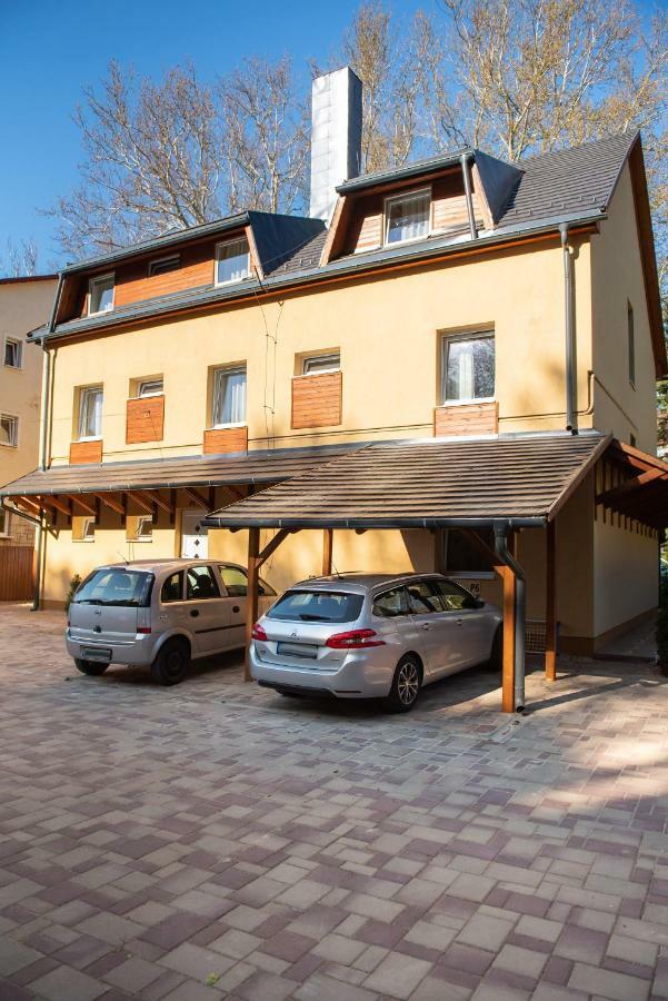 Ambrozia Szallashely Es Etterem Miskolc Exteriör bild